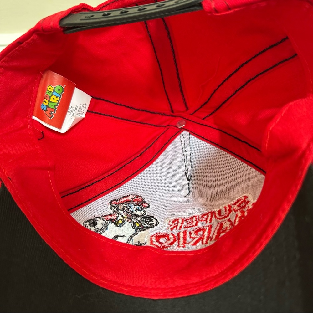 Super Mario Hat - Picture 3 of 4